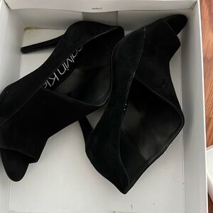 Calvin Klein high heels nastassia kid suede